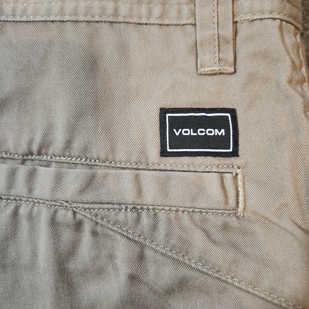 Volcom shorts - Picture 6 of 7